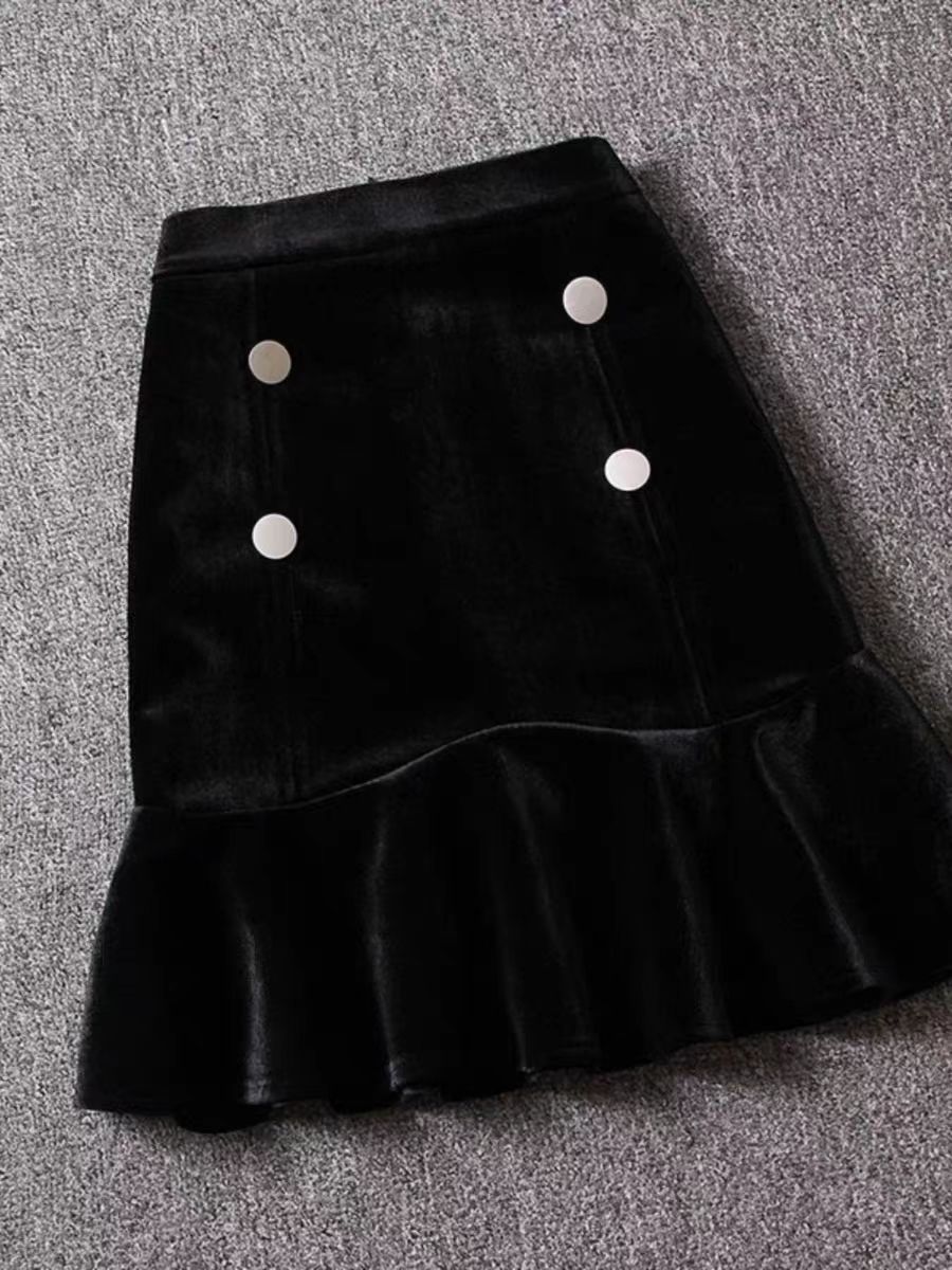 金丝绒短裙女2025春冬新款洋气半身裙显瘦高腰纽扣a字鱼尾包臀裙