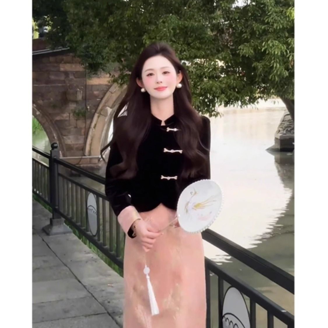 秋季爆款新中式减龄赫本风显瘦盘扣衬衫高级感绝美半身裙套装