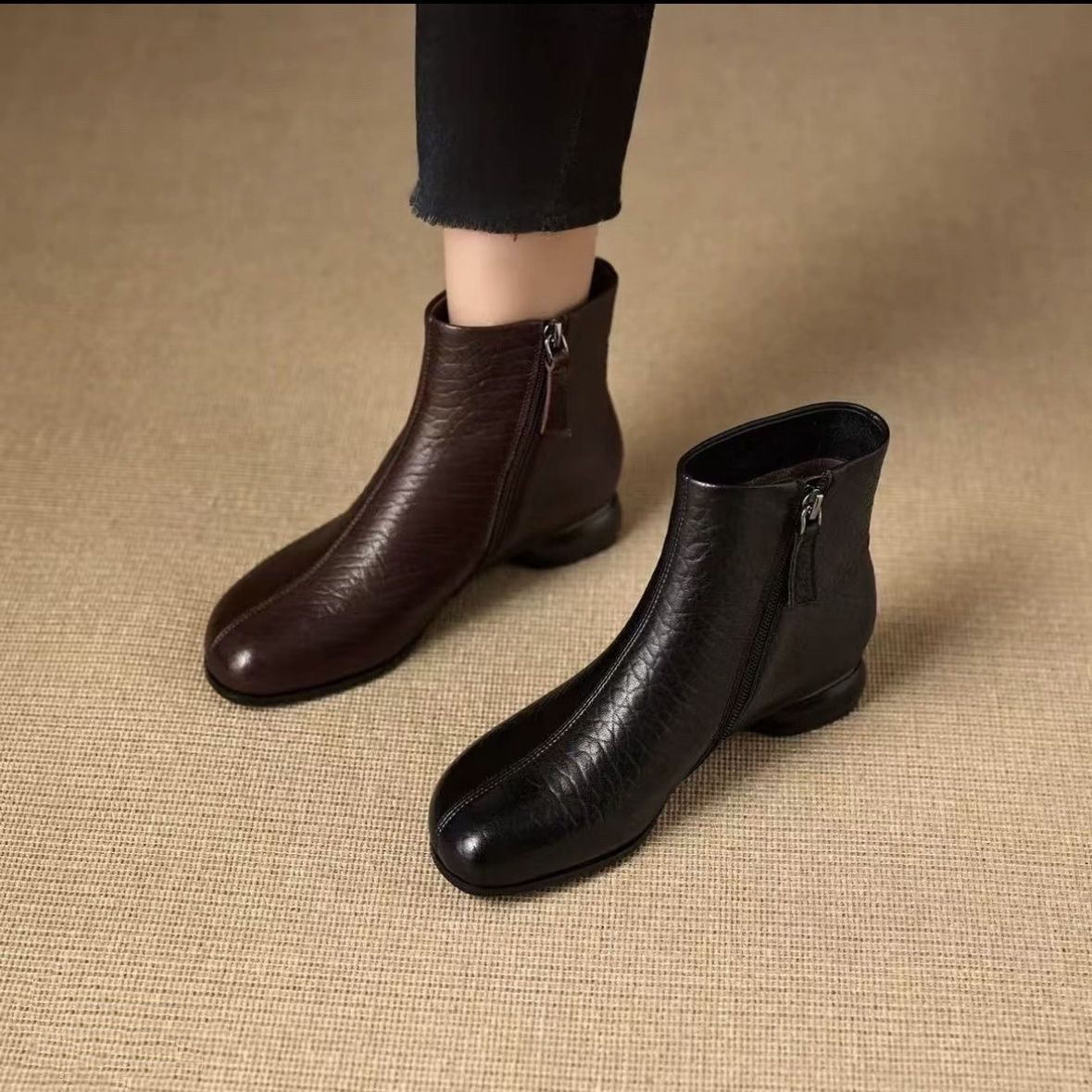 爆款女鞋秋冬尖头真皮短靴女粗跟加绒防滑低跟百搭软皮软底单靴子