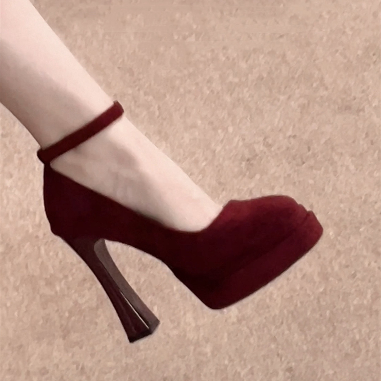 酒红色一字带防水台复古粗跟玛丽珍鞋女2025绝美小个子时尚高跟鞋