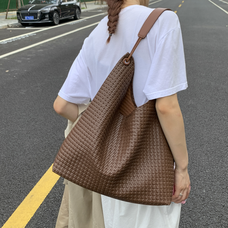 大容量早八通勤包包女式2025早秋新款高级感编织托特包单肩腋下包