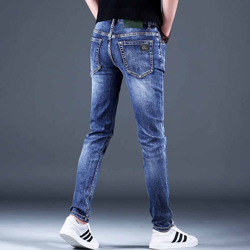 韩俊尼2025爆款男士潮流蓝色显瘦牛仔裤男装免烫修身小脚百搭防风