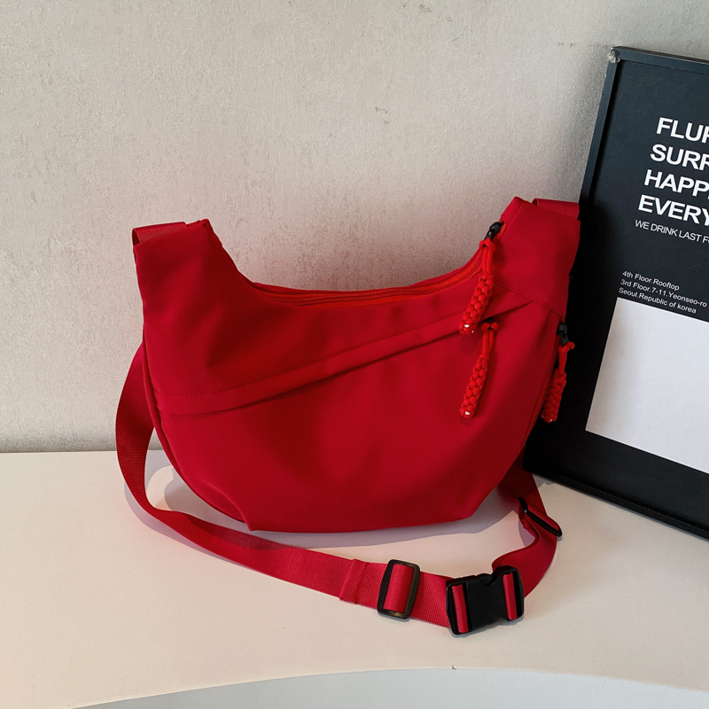 斜挎包女2025新款时尚单肩包大容量斜挎上课通勤饺子包