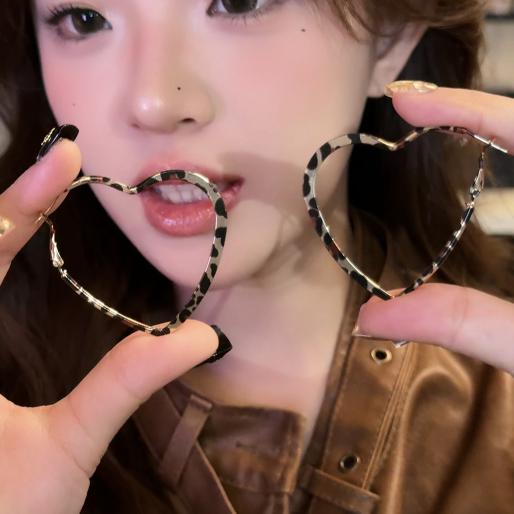 铜合金耳饰 复古爱心豹纹大耳圈耳环女辣妹风气质耳钉夸张耳饰