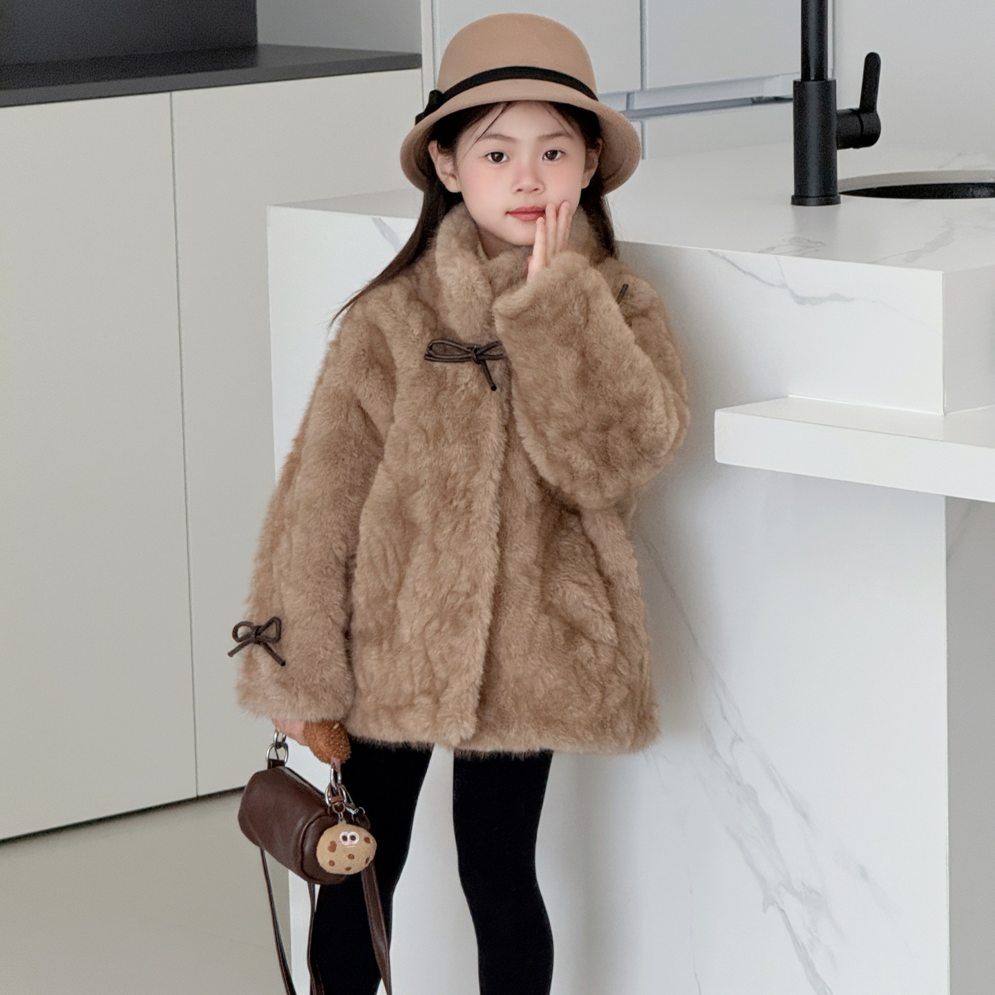 女童环保仿皮草外套冬装加厚儿童小熊心事蝴蝶结装饰毛毛大衣保暖