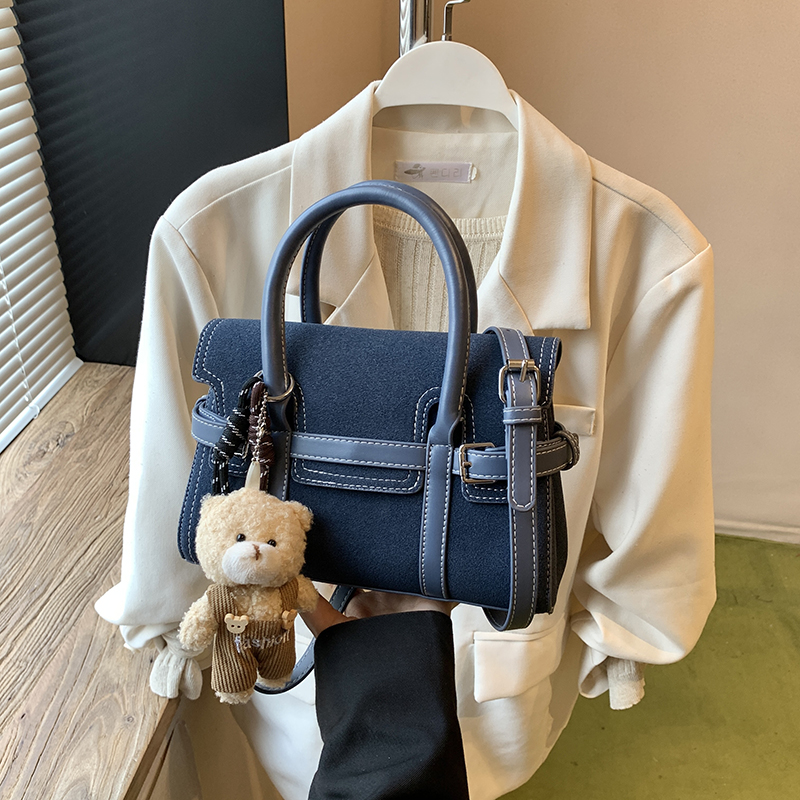 通勤复古小包包女2025新款时尚百搭斜挎包精致超火手提小方包