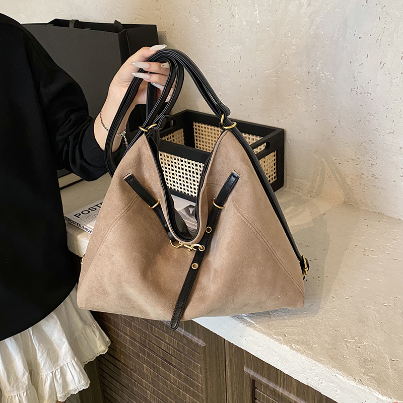 2025高级感复古磨砂皮双面包包大容量日常通勤托特包一包三背女款