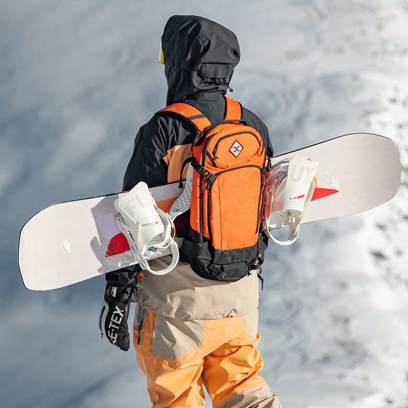 XXXsnow滑雪背包双肩野雪背包单板双板滑雪包可背登山包30L