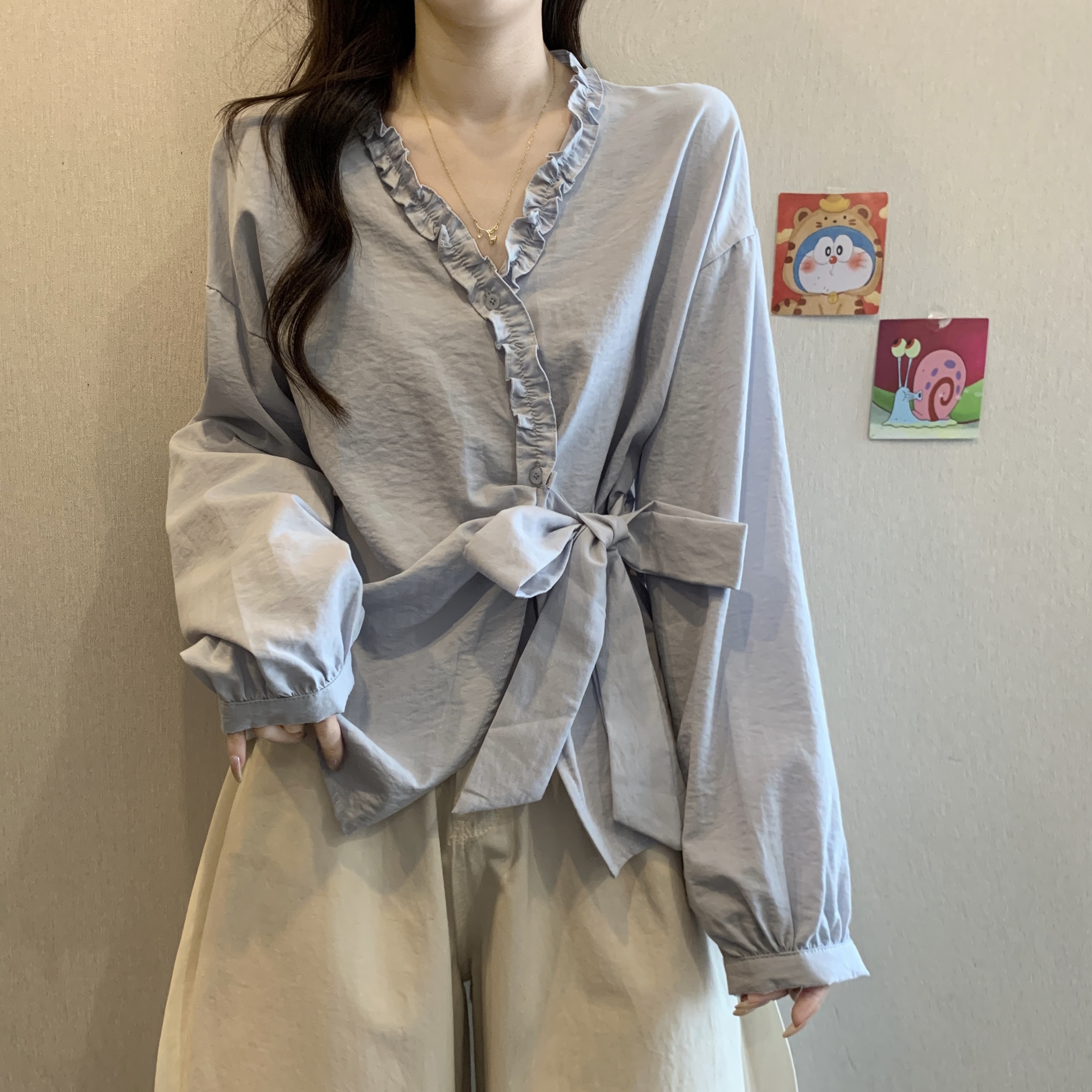 法式独特木耳边V领长袖衬衫女早秋2025新款大码胖mm收腰遮肚上衣
