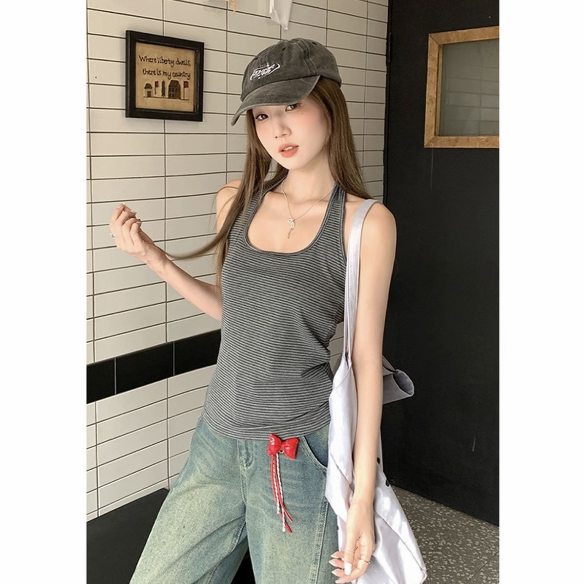 条纹公式~2025新款夏季带胸垫U领挂脖细条纹修身显瘦吊带背心女