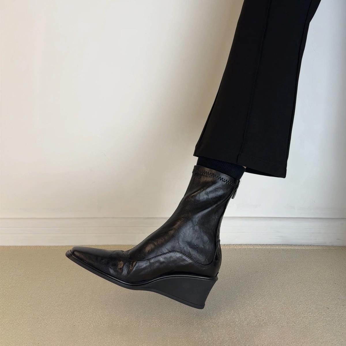 老钱风~英伦风方头真皮弹力瘦瘦靴女坡跟增高软皮黑色后拉链短靴