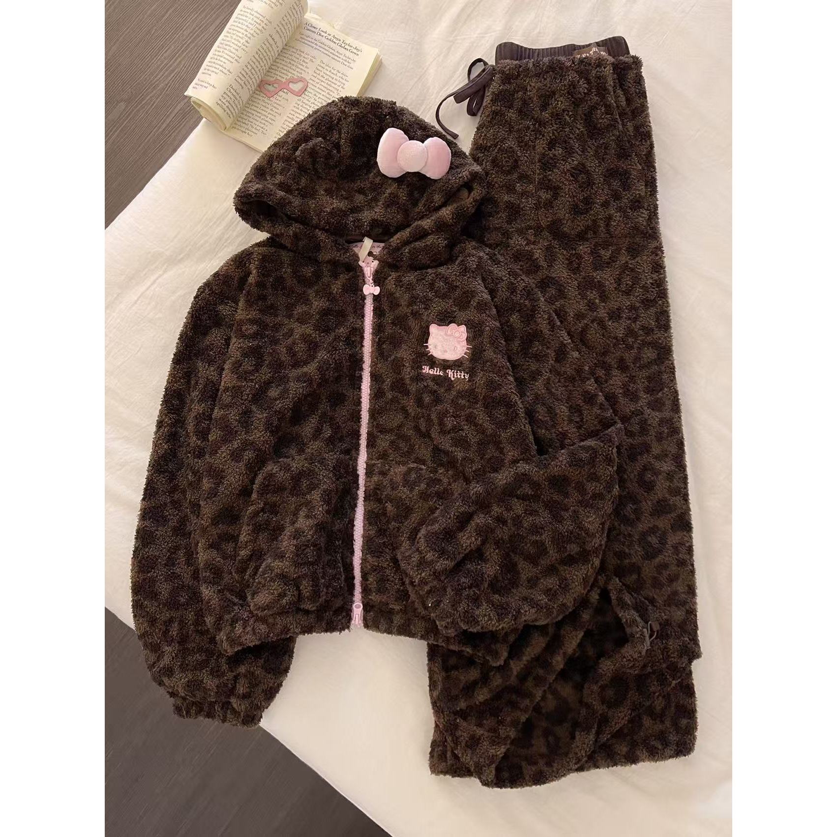 秋冬季连帽保暖家居服套装复古可爱Kitty蝴蝶结豹纹珊瑚绒睡衣女
