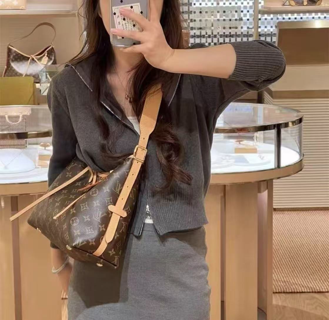 L V女包包服饰配件便携款简约包包配件包挂件