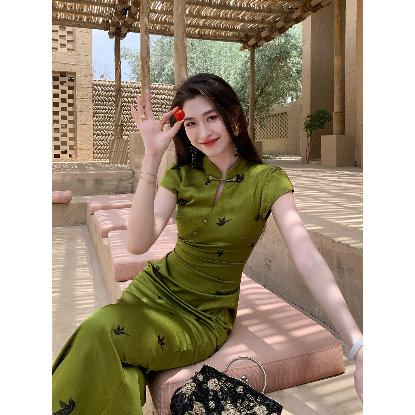 凌茜恣禾【燕翎缎】国风新中式飞燕缎面镂空连衣裙气质感改良旗袍裙