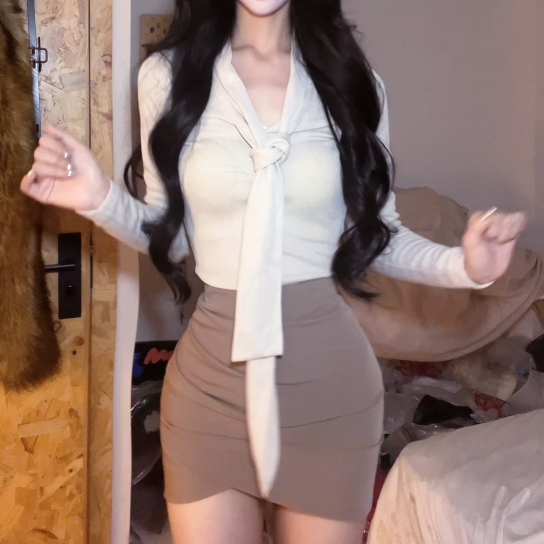 iqcq气球熊新款早秋纯欲风绑带设计感长袖内搭高腰修身显瘦包臀裙