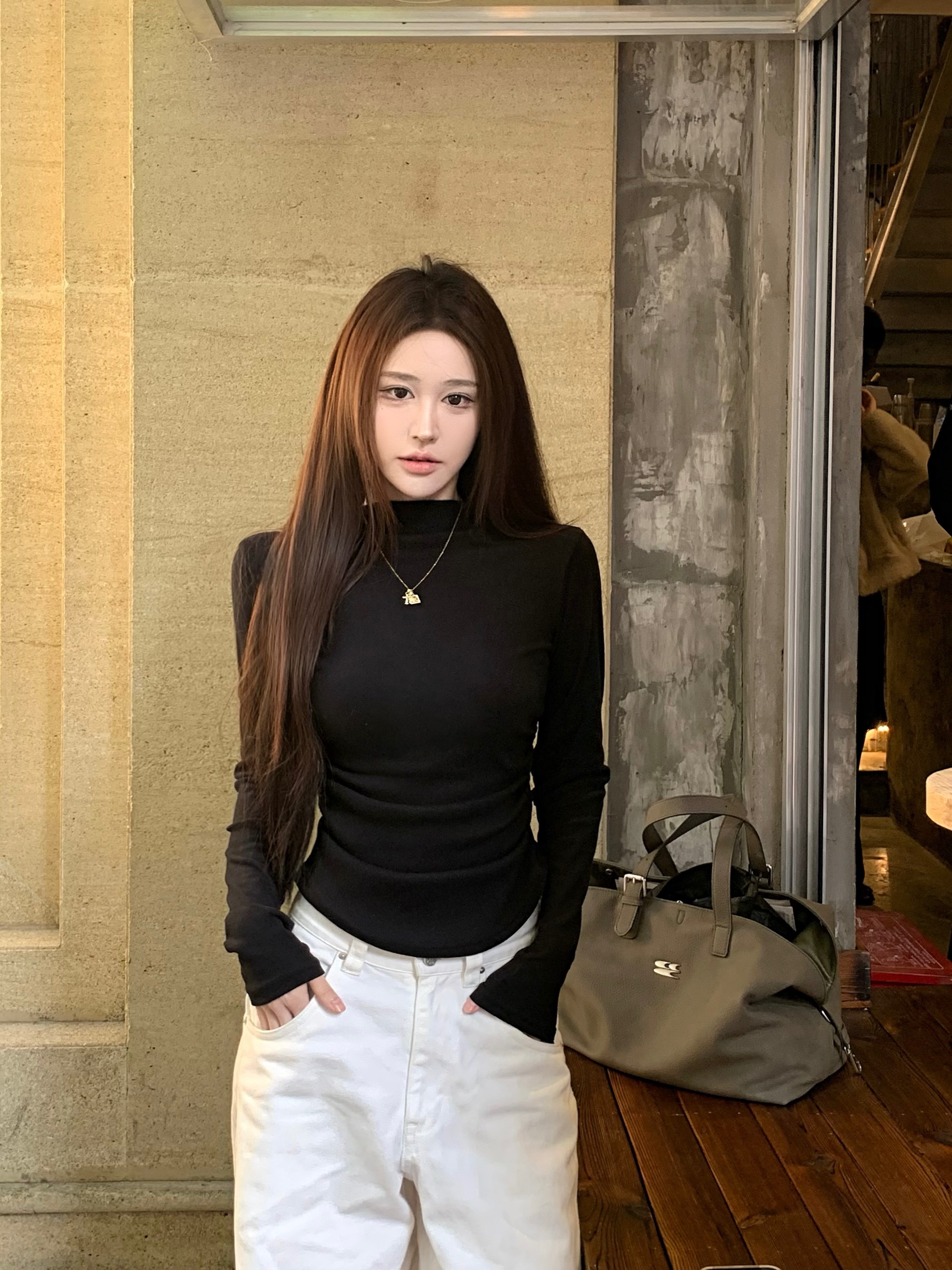 黑色辣妹半高领长袖T恤女内搭新款打底衫冬季设计感褶皱修身上衣