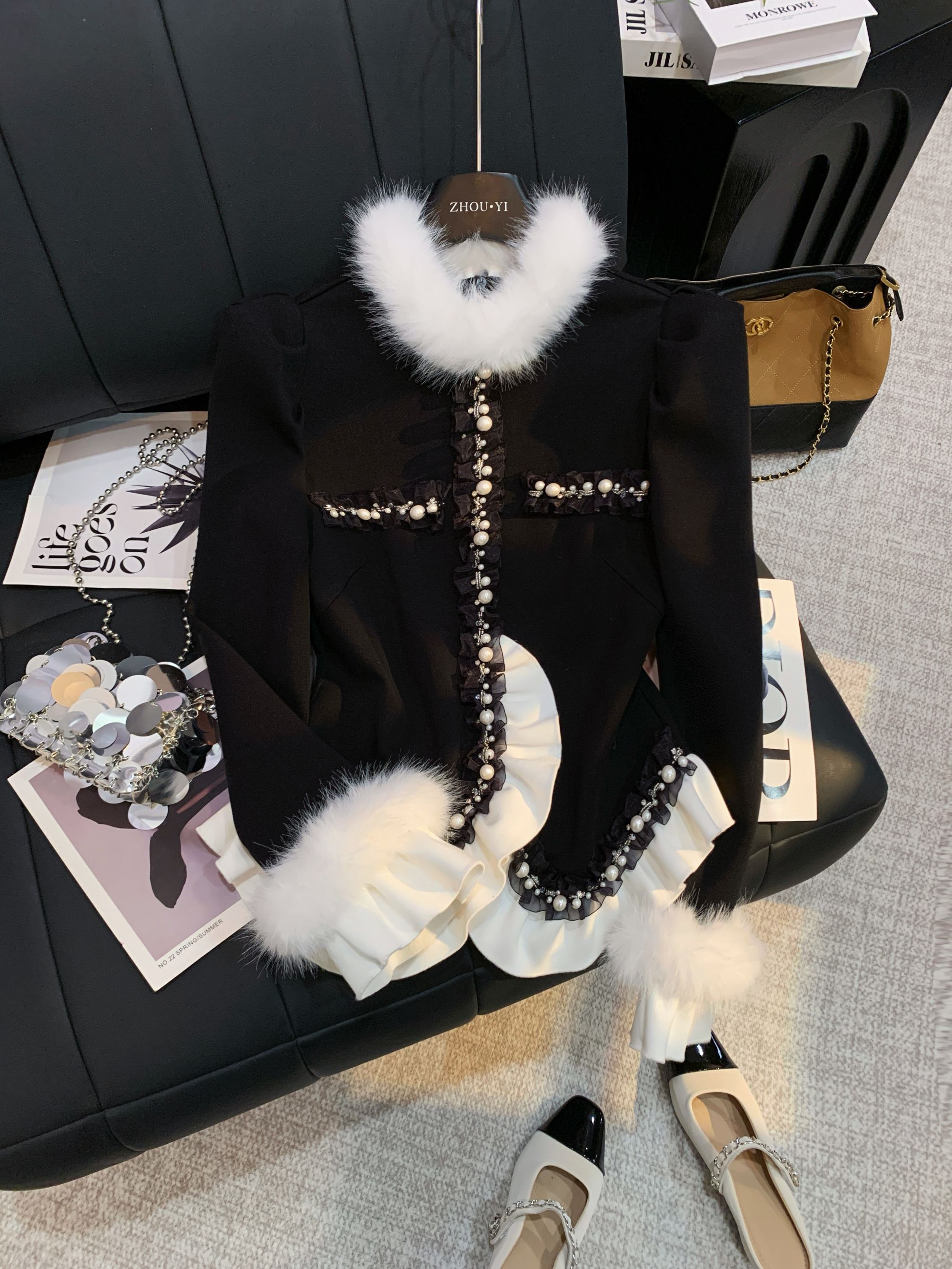 ZHOUYI/周一 2025冬季厚款毛绒领小香风针织衫时尚钻珠拼接上衣女