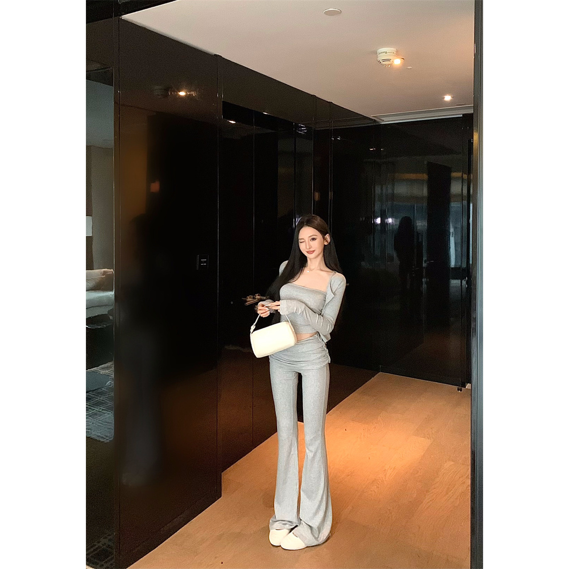 设计款自带胸垫吊带开衫微喇长裤三件套#8231