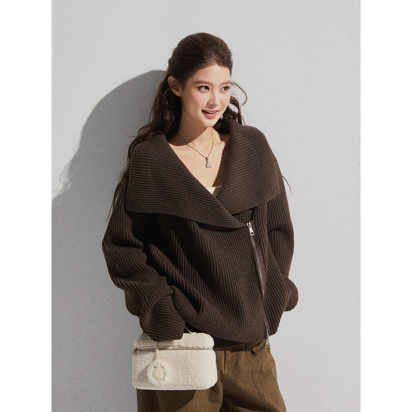 谢不肉 大翻领斜拉链宽松休闲毛衣女秋季慵懒百搭针织外套50845