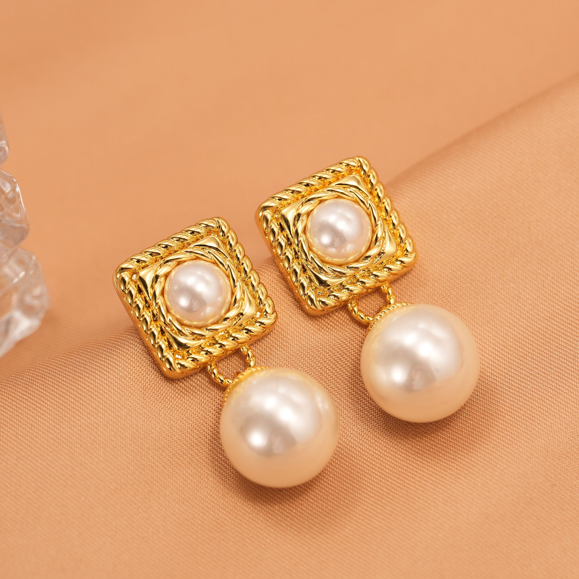 铜合金仿珍珠耳饰 「白金汉宫」法式宫廷港风时髦高级感珍珠耳环ins