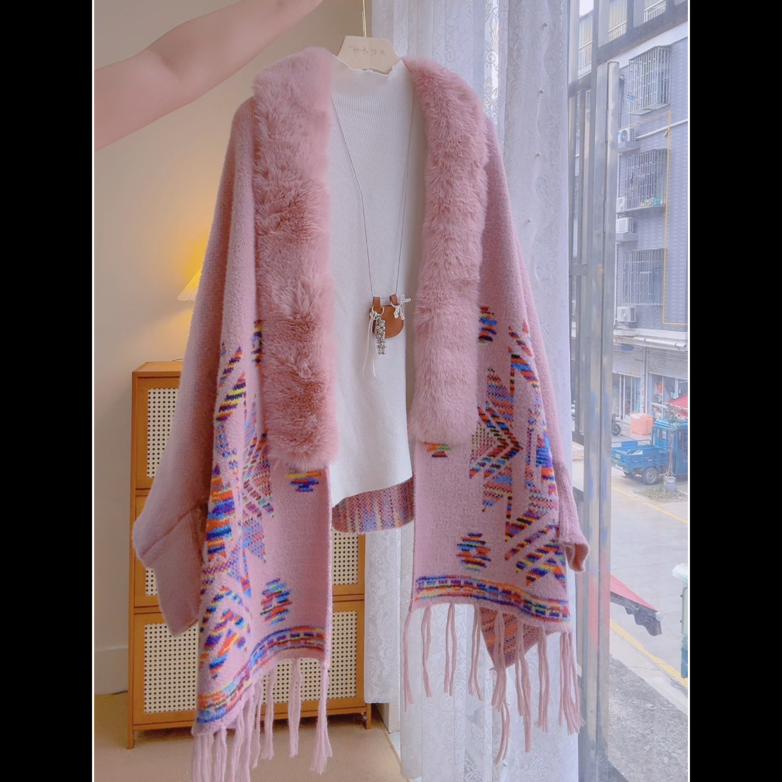 研-毛毛领拼接提花民族风流苏披肩女秋冬新款气质斗篷披肩外搭