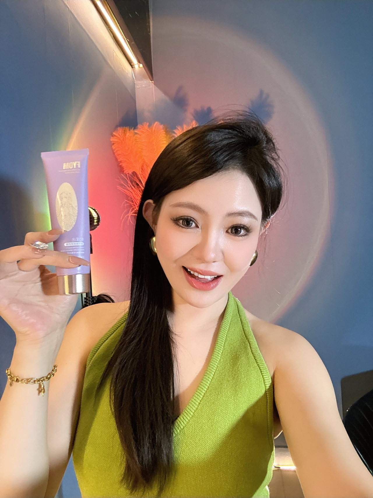 美肤素颜霜化妆后脸脖色差首选提亮肤色保湿不易假白