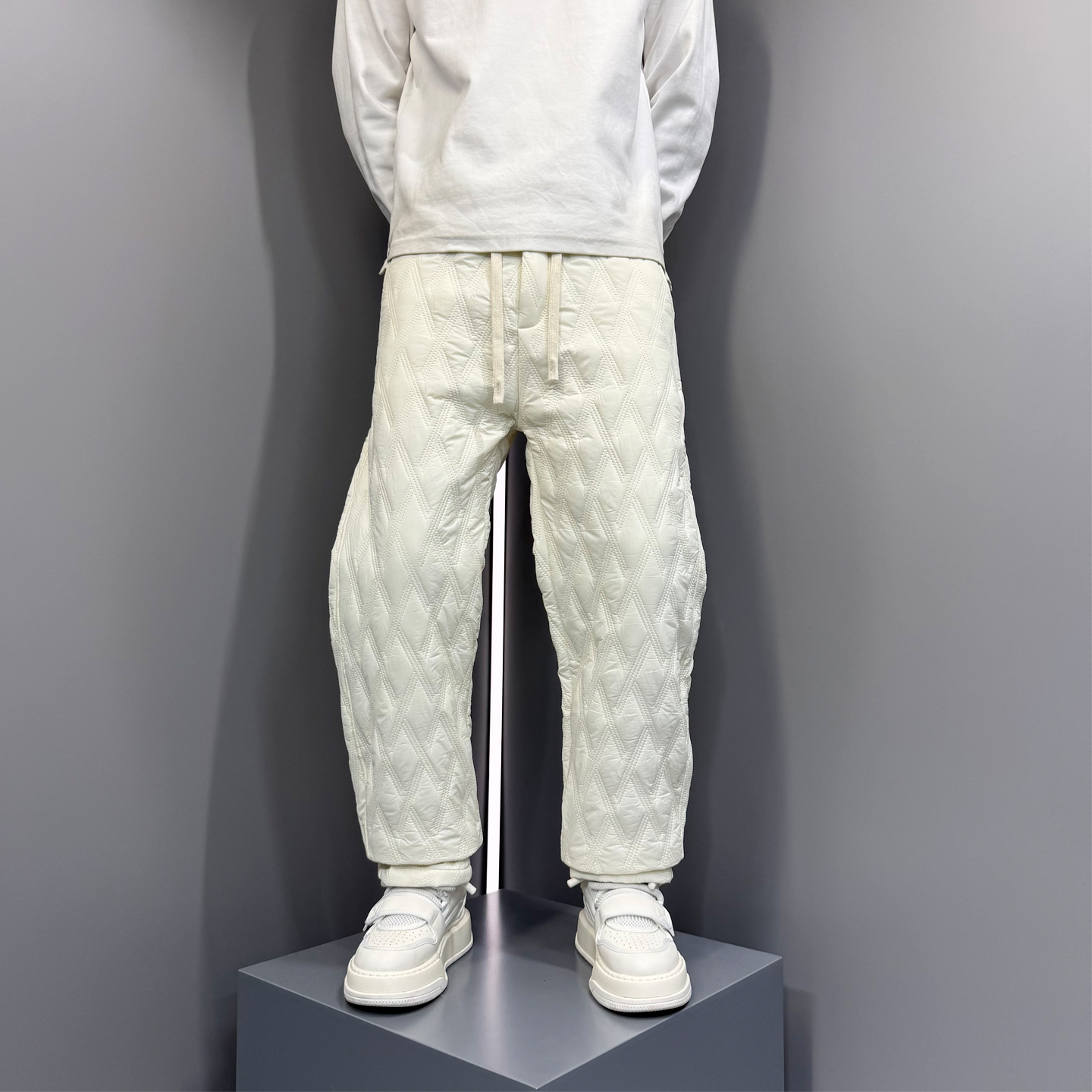 2025冬季高端菱格纹休闲裤男士宽松直筒长裤保暖加厚抽绳白色棉裤