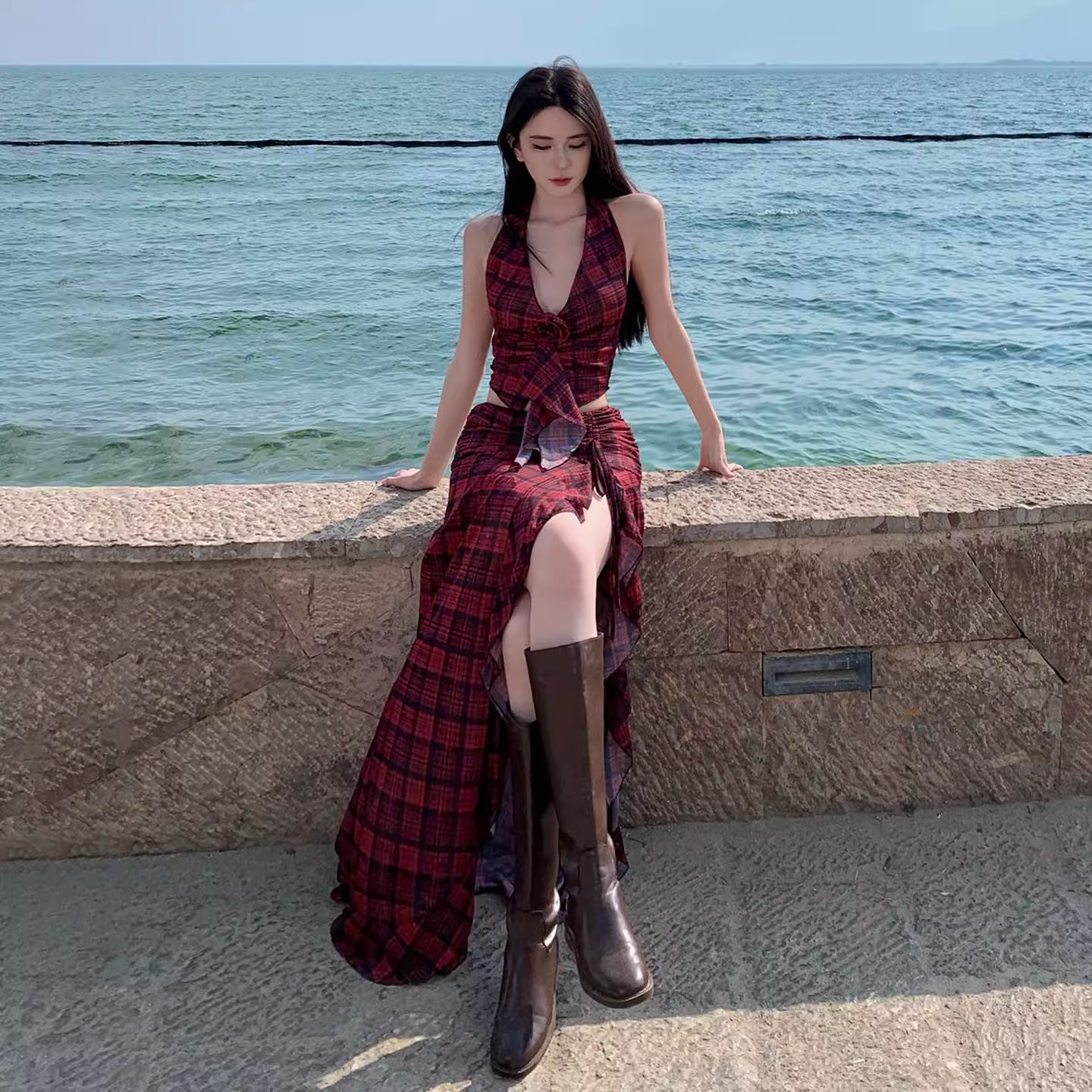 新疆大西北旅游穿搭红色格纹辣妹套装挂脖上衣开叉半身长裙两件套