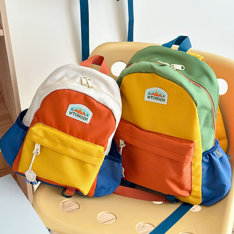 幼儿园双肩包新款儿童书包时尚轻便百搭拼色中小学男女童出游背包