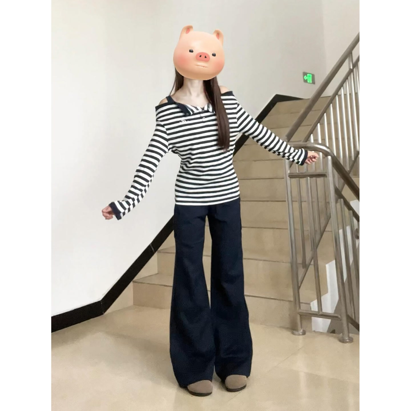 早秋甜美时尚感斜肩卫衣女春秋季设计感条纹潮流高级上衣ins流行