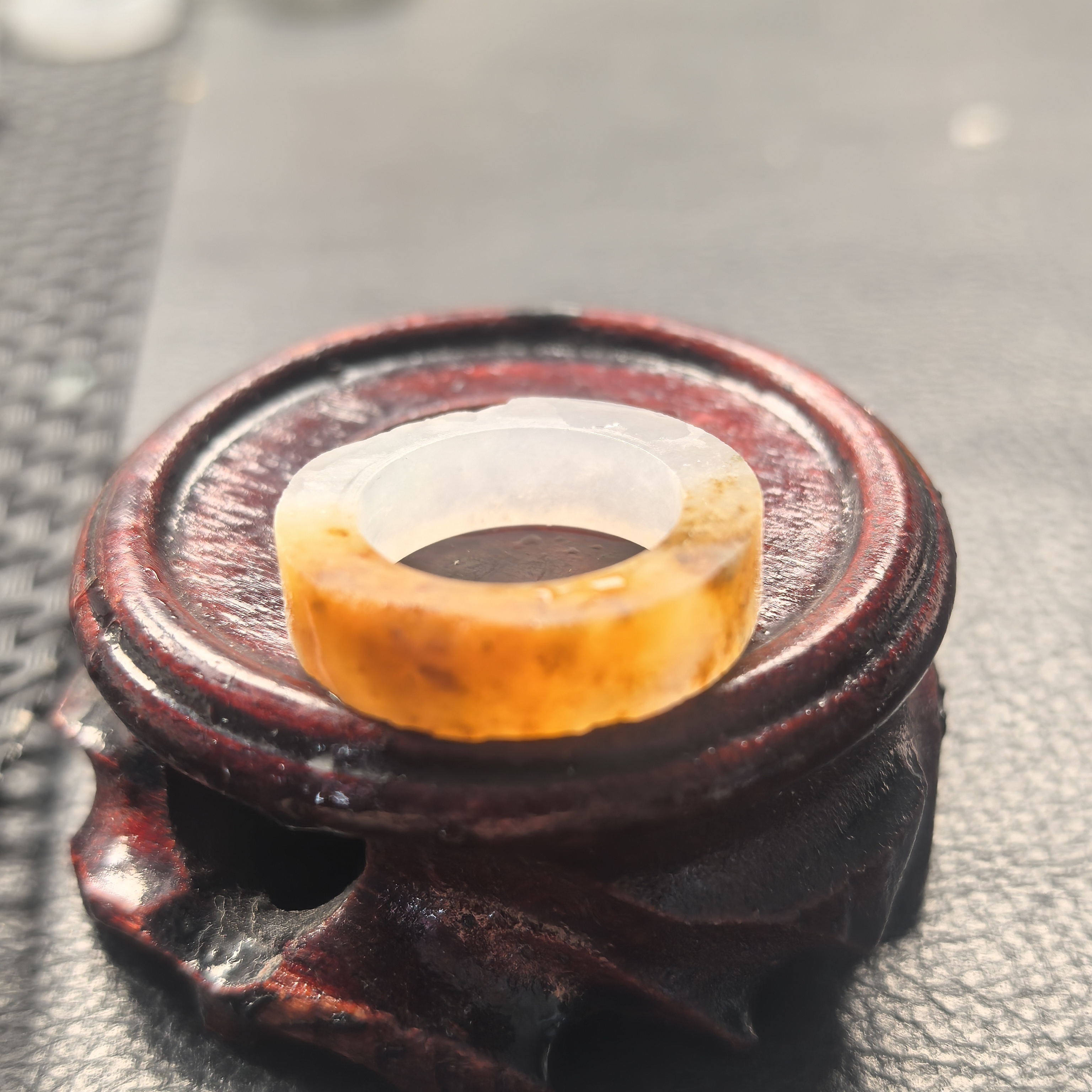 天然缅甸a货翡翠黄菲戒圈。