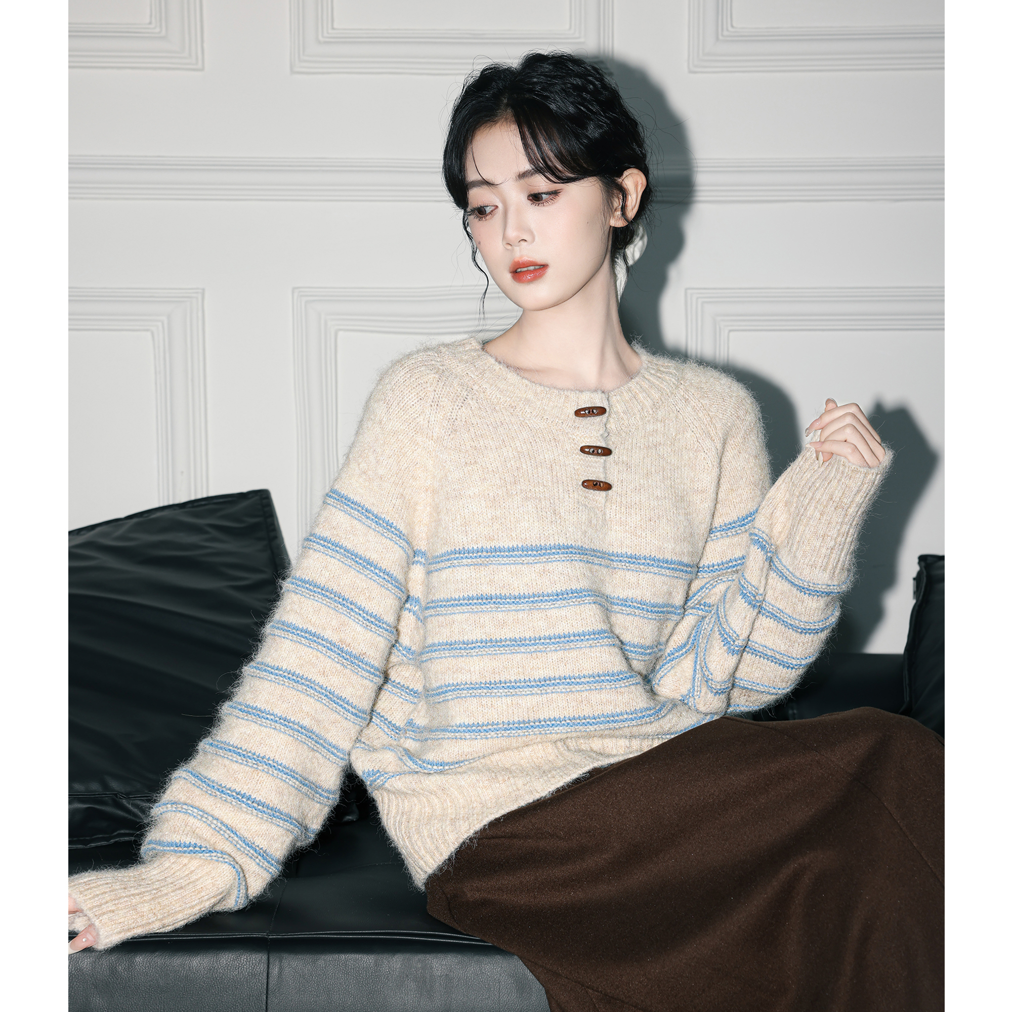 牛角扣条纹毛衣女秋冬2025秋新款宽松慵懒软糯加厚针织衫外穿上衣