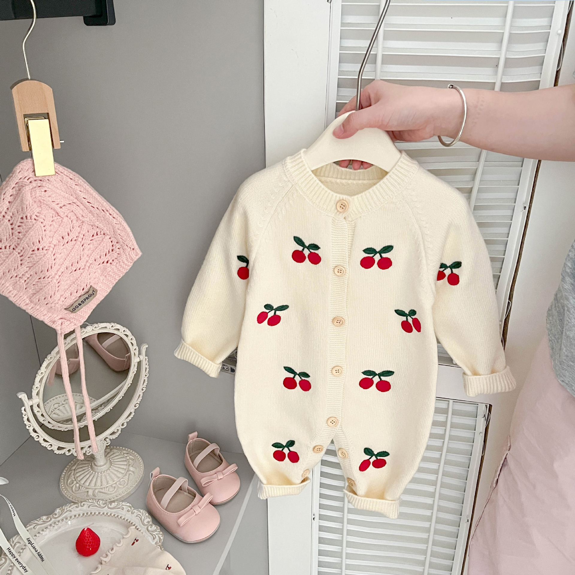 婴儿周岁秋季小月龄宝宝樱桃连体衣秋装针织毛衣包屁衣洋气外出服