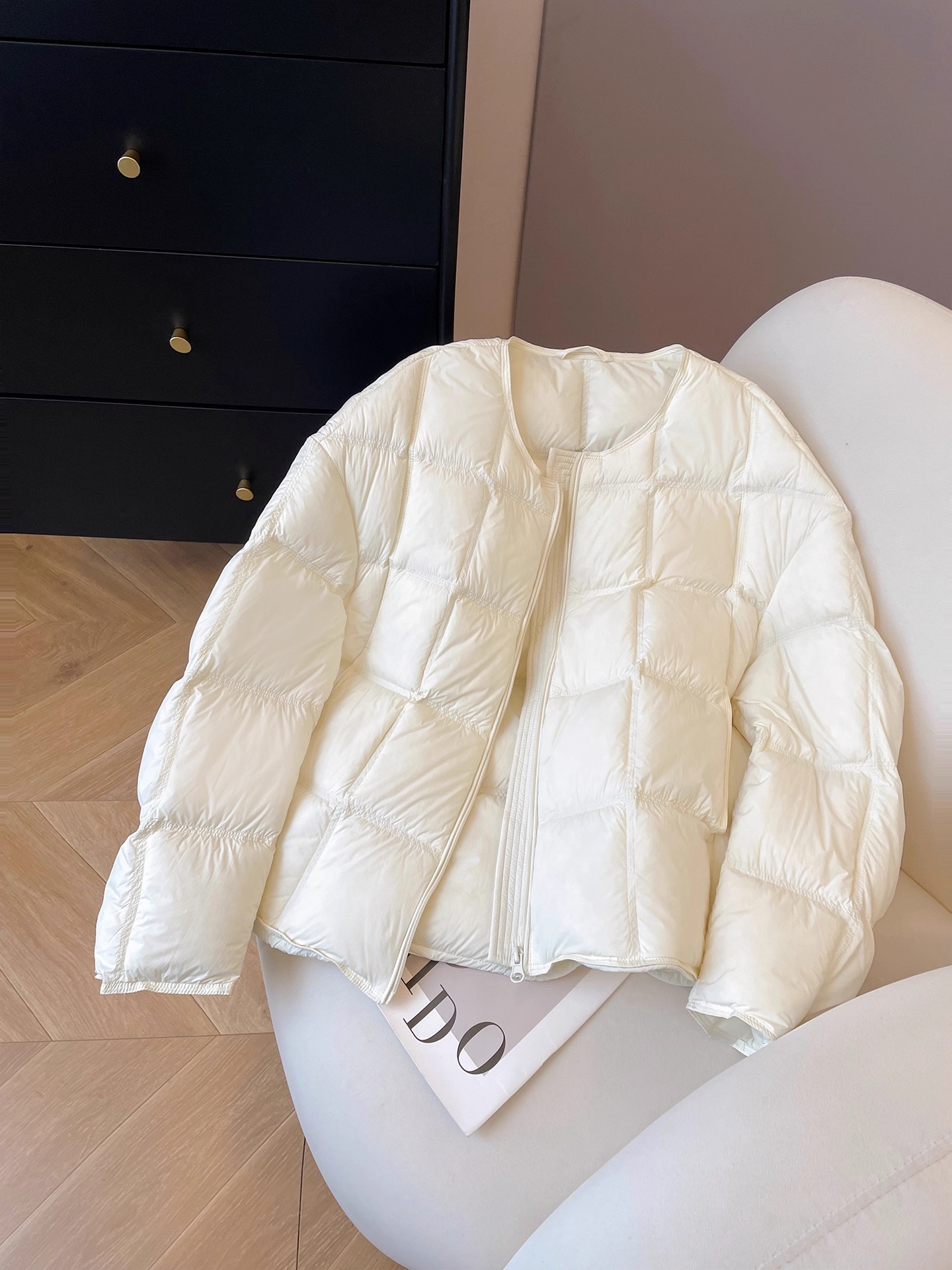 秋冬季新款方格龟背圆领设计感女款时尚轻薄休闲宽松保暖外套上衣