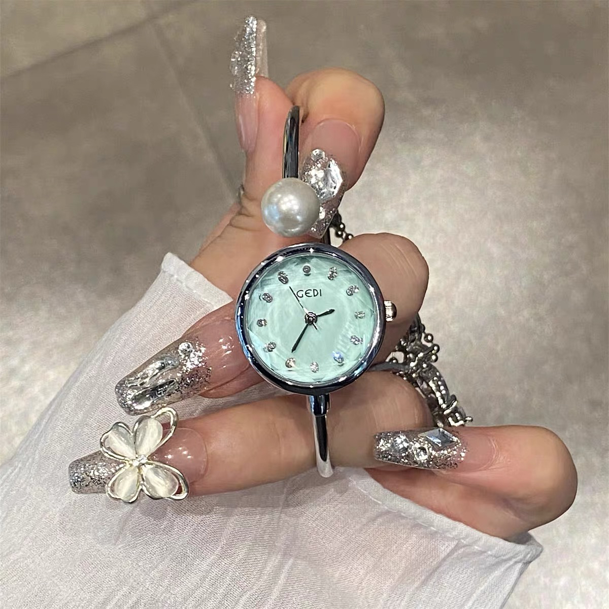 歌迪手表女珍珠手镯手链表轻奢简约精致小巧高级感女士女款石英表