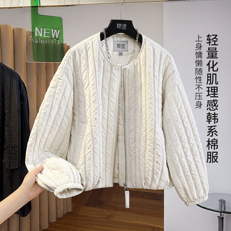 她池2025冬新款女装百搭韩系简约肌理纹路大气保暖外套T53B3032A