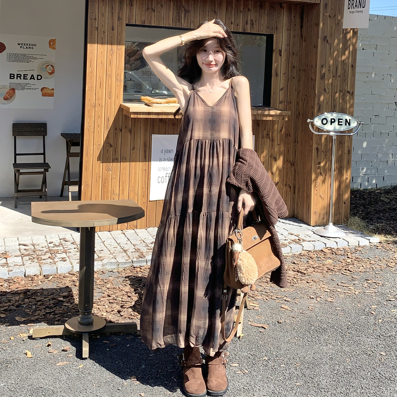 美拉德穿搭时尚套装女高级感2025秋季新款吊带连衣裙针织衫两件套