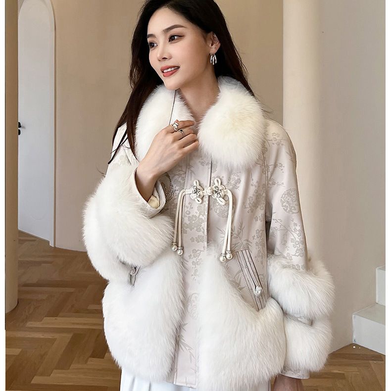 皮草狐狸毛外套冬季新款刺绣压花绵羊皮时尚加厚女装保暖皮毛一体