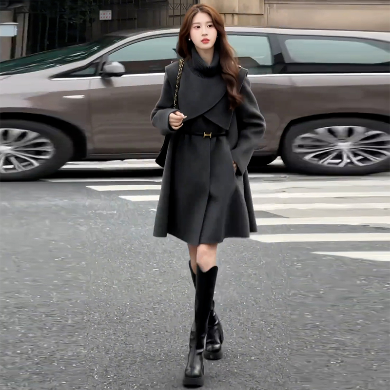 雅鹿高级感外套2025秋冬款时髦洋气可拆卸斗篷大衣短外套