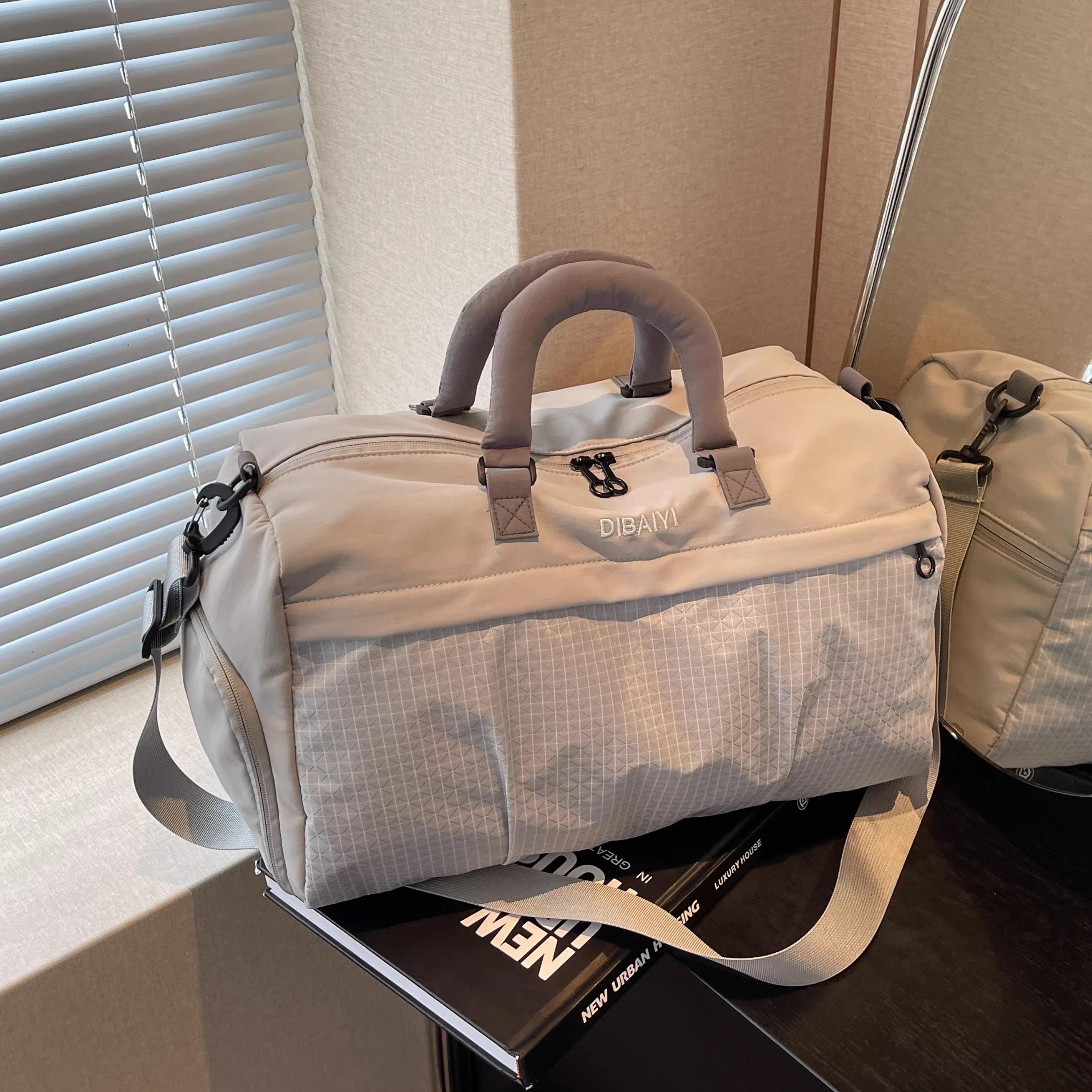 日本MEOD大容量旅行包女时尚轻便手提斜挎运动健身包短途旅游收纳