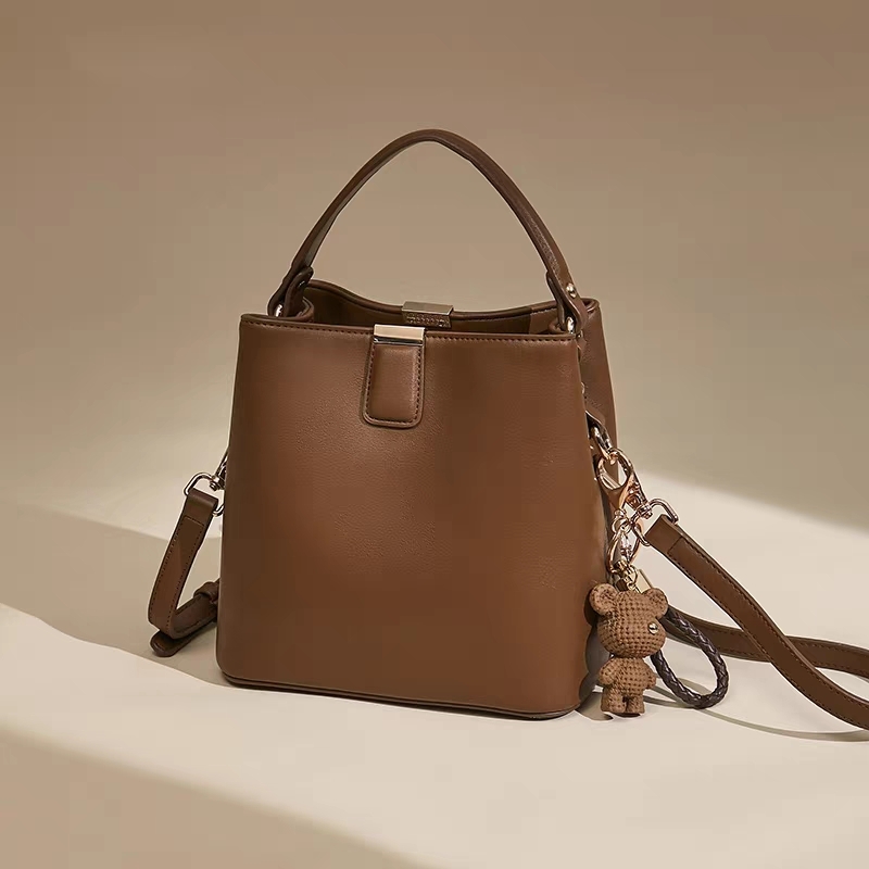 高级感水桶包包2025新款时尚单肩女包百搭秋冬斜挎包百搭手提女包