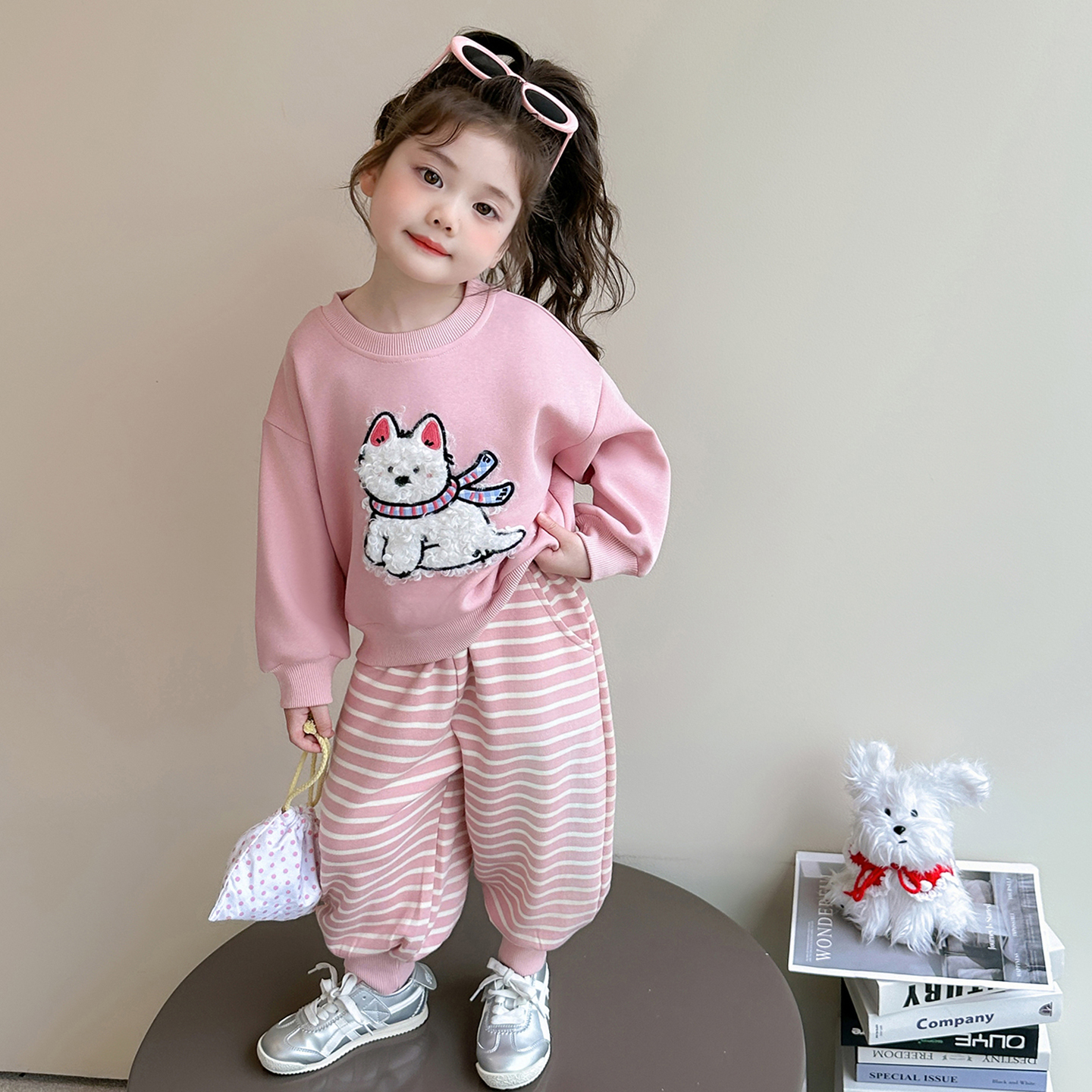 小女孩春秋装洋气女宝宝卡通卫衣套装时髦女宝宝条纹裤休闲两件套