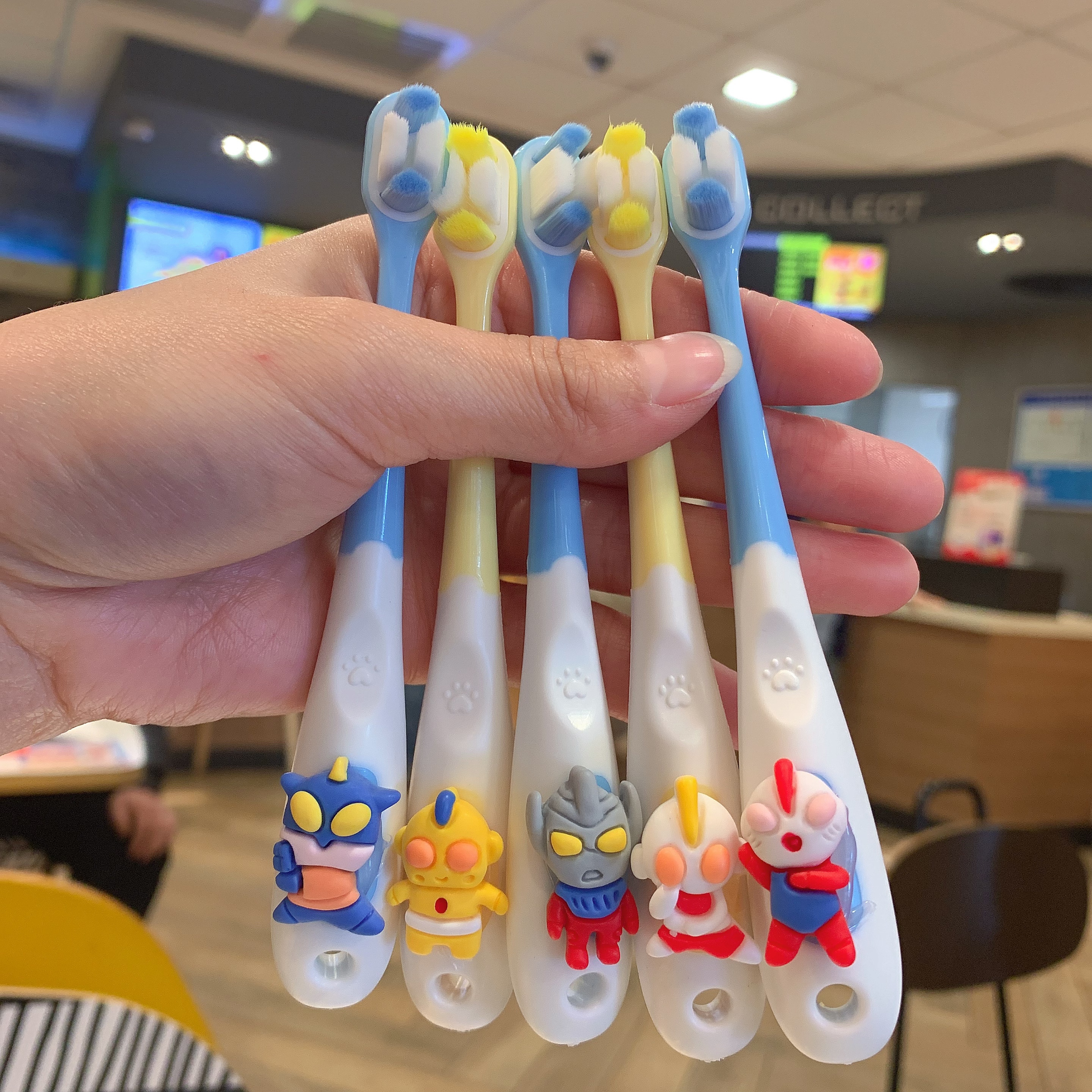 【5支】万毛刷奥特曼儿童软毛牙刷男孩女孩3-6-10岁乳牙护齿护龈刷