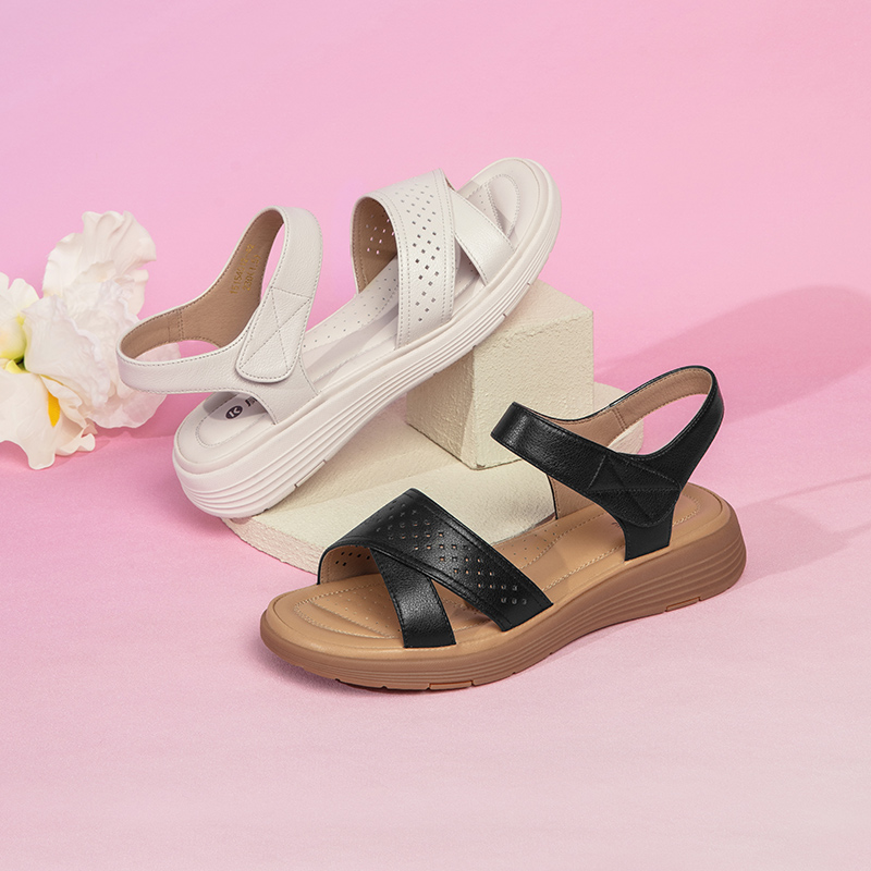 25年康奈夏季镂空时尚百搭舒适时装凉鞋休闲软底女款15154012