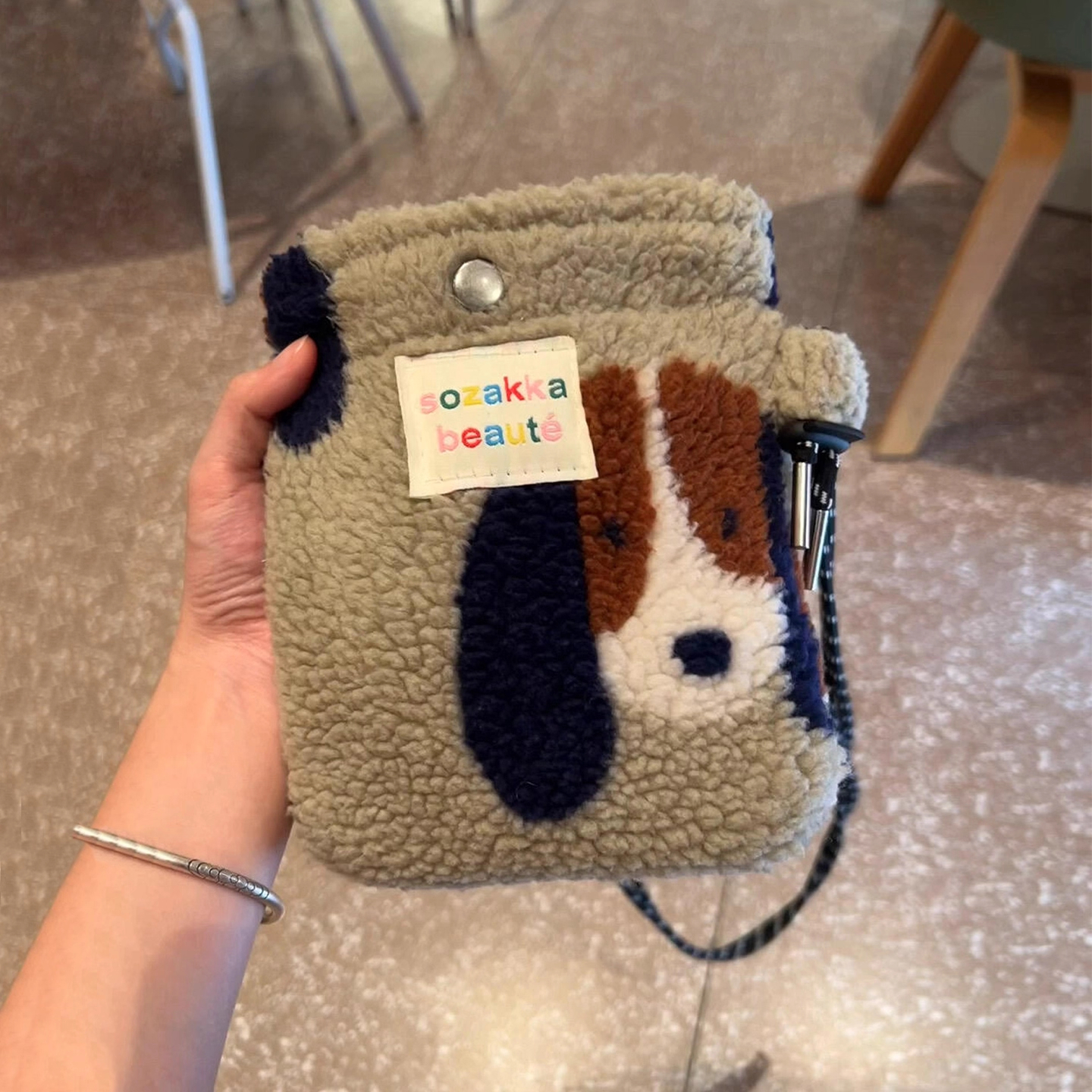 可爱毛绒小狗收纳包外出上班杂物小拎包逛街出门便携式单肩斜挎包