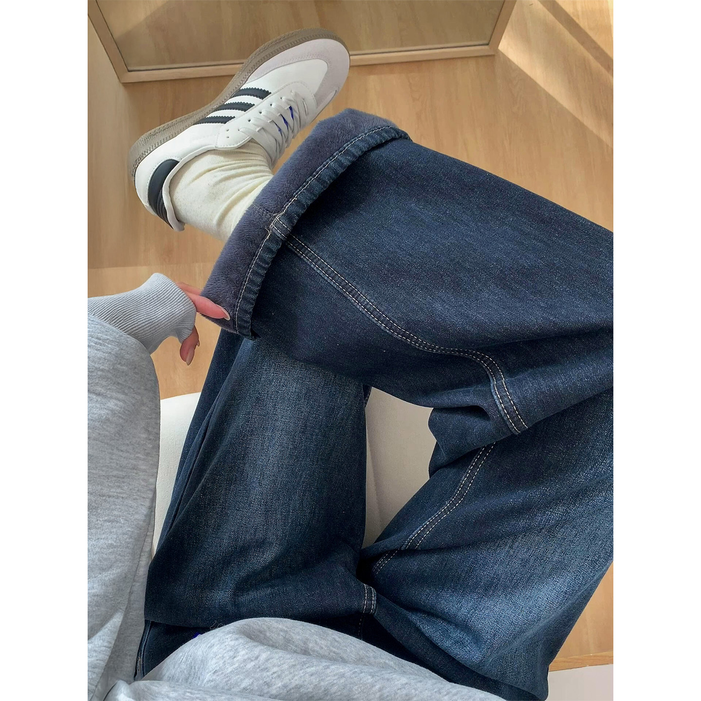 2025秋冬深蓝色加绒微喇牛仔裤女新款大码胖mm梨型身材不贴腿裤子