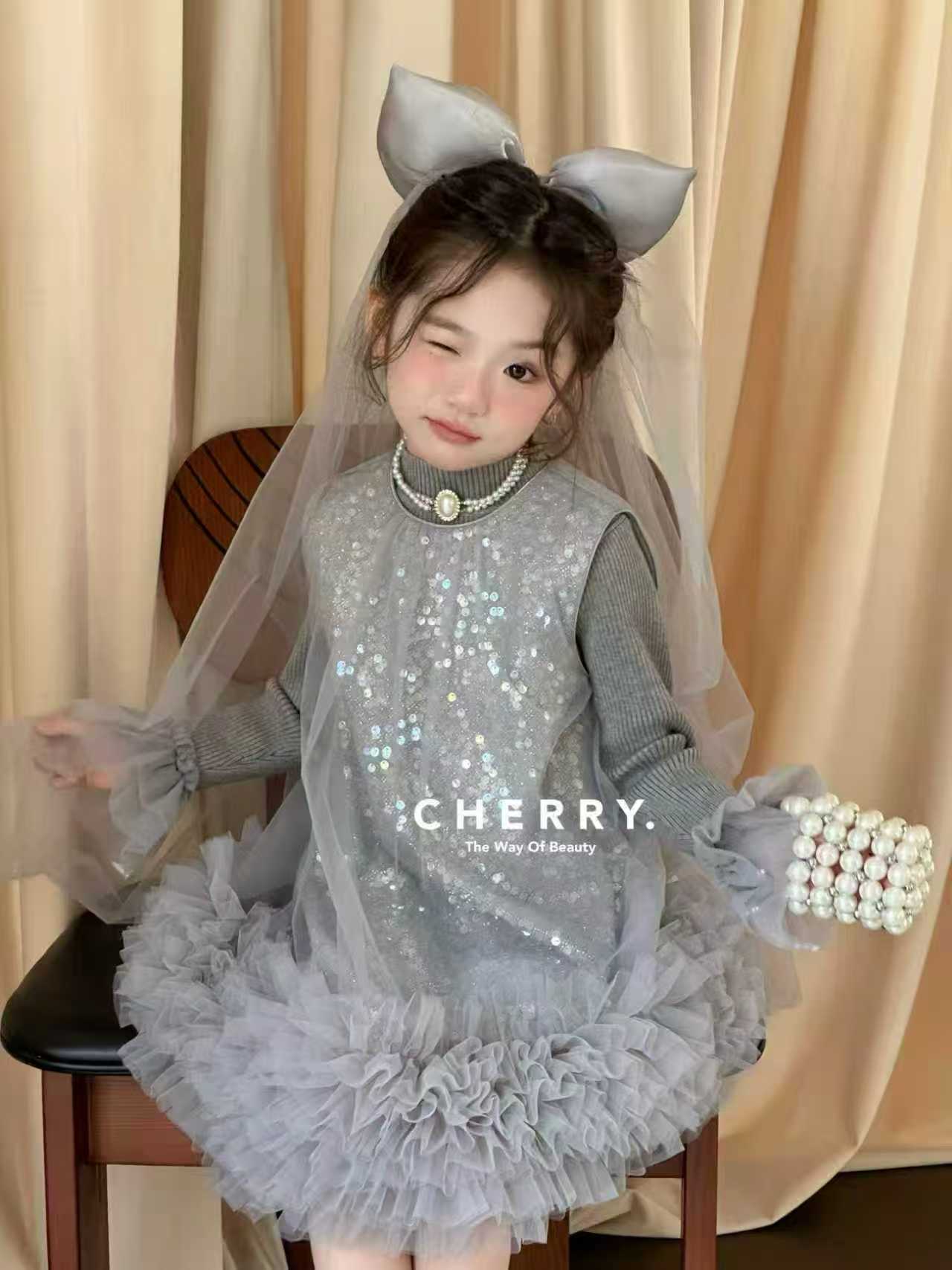 女童连衣裙加绒2025秋冬新款洋气女宝宝亮片带头纱公主裙生日礼物