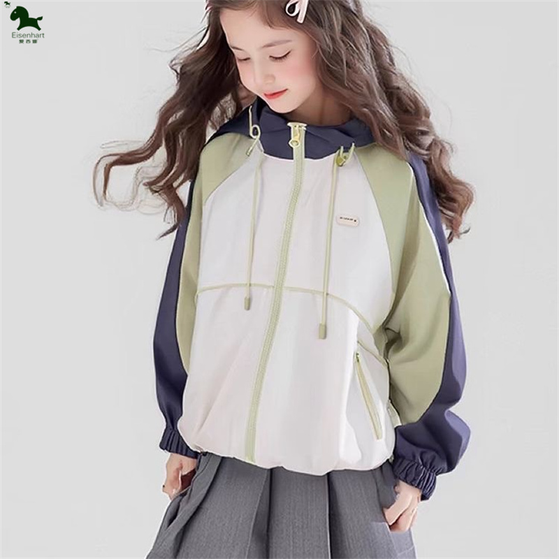 女童外套春秋2026新款中大童时尚风衣儿童简约春装连帽冲锋衣外套