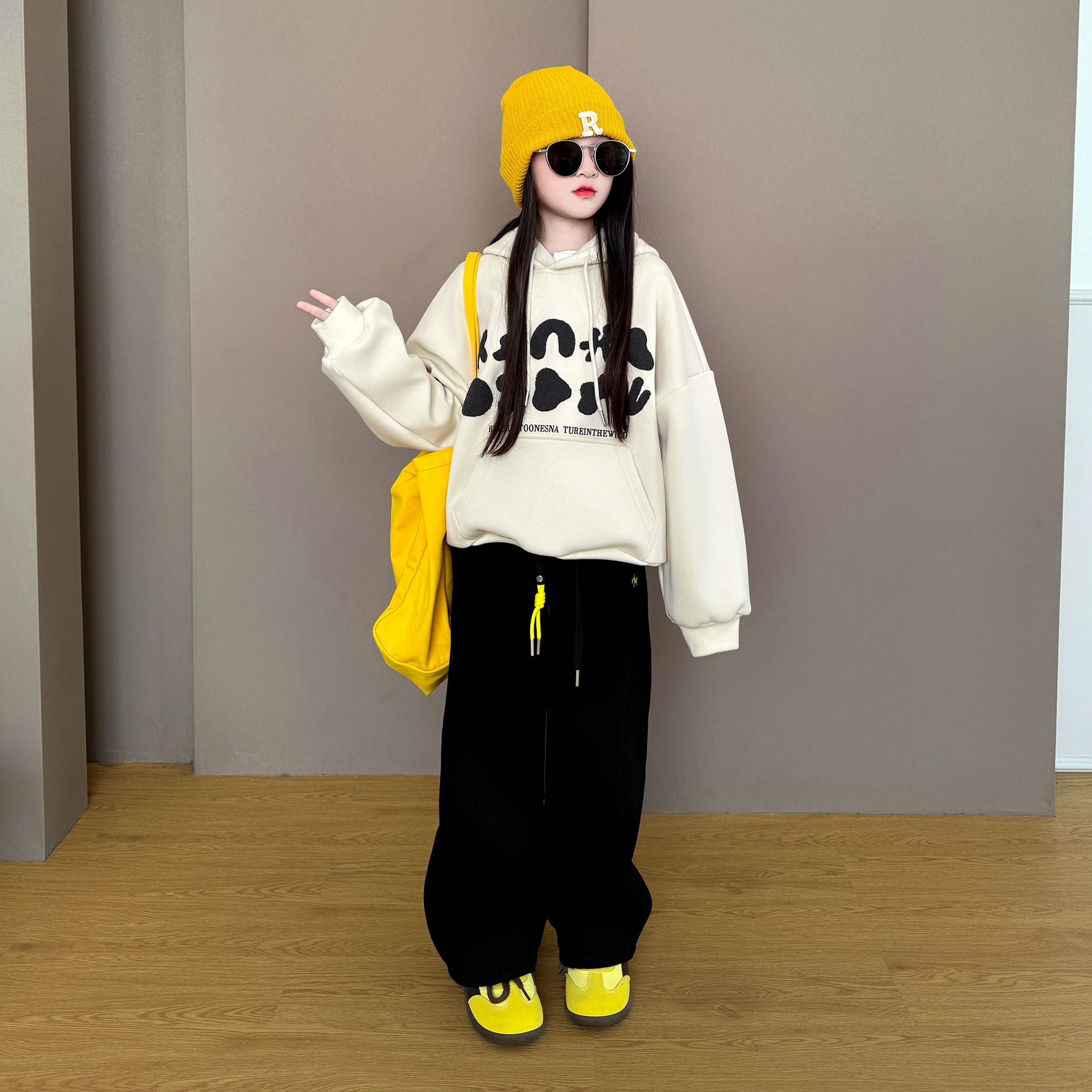 女童新品秋冬款2025新款儿童刺绣连帽加绒卫衣休闲阔腿裤套装潮酷