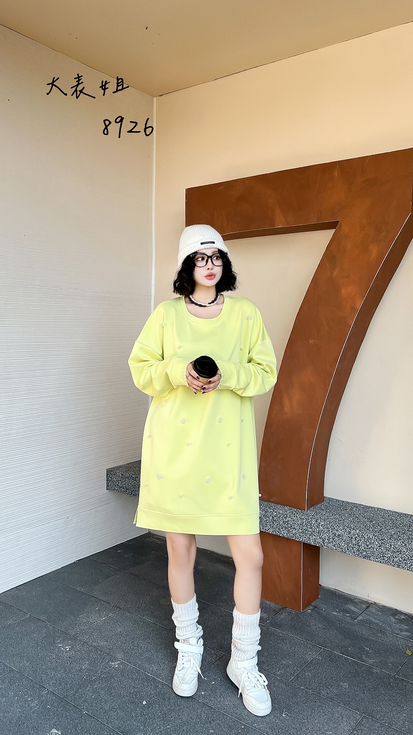 8926设计感2025秋新款女卫衣宽松大码钉珠花朵上衣时尚显瘦遮肉潮